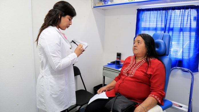 02 caravana de la salud ofrece atencin mdica gratuita en todos los rincones de los cabos. 1